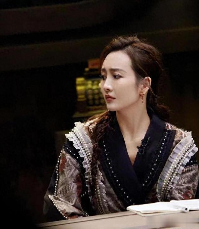 现世报终于到了，40岁王鸥丑闻又曝光！揭开她私生活的“遮羞布”