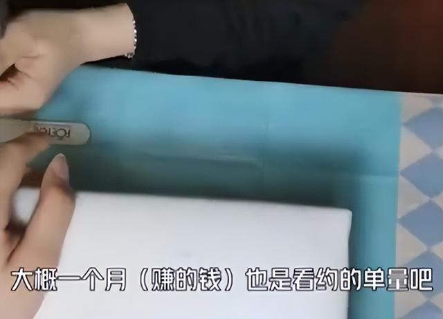 大三学生校外开美甲室当老板:一个月最低能赚3000元,是自己的经济保障也是未来的就业退路