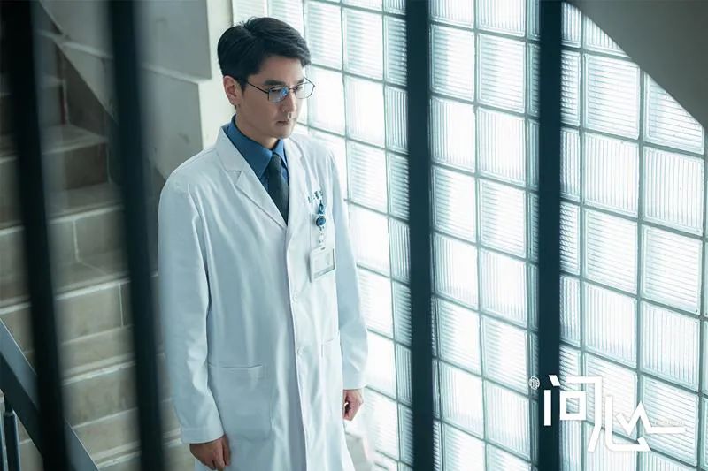 连追5集《问心》发现，周筱风面无表情，是赵又廷拉垮还是剧情需要?