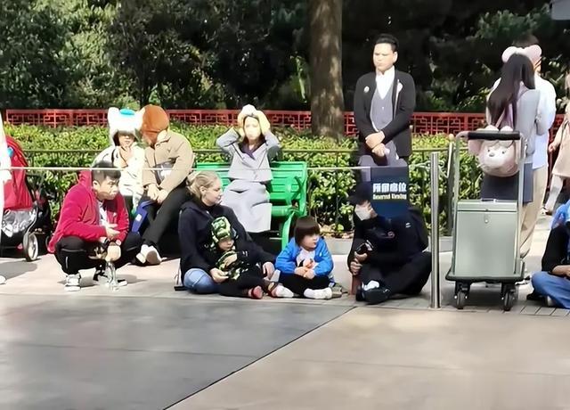 撒贝宁首次曝光混血龙凤胎正面照!小撒基因强大,宝宝都是黑头发