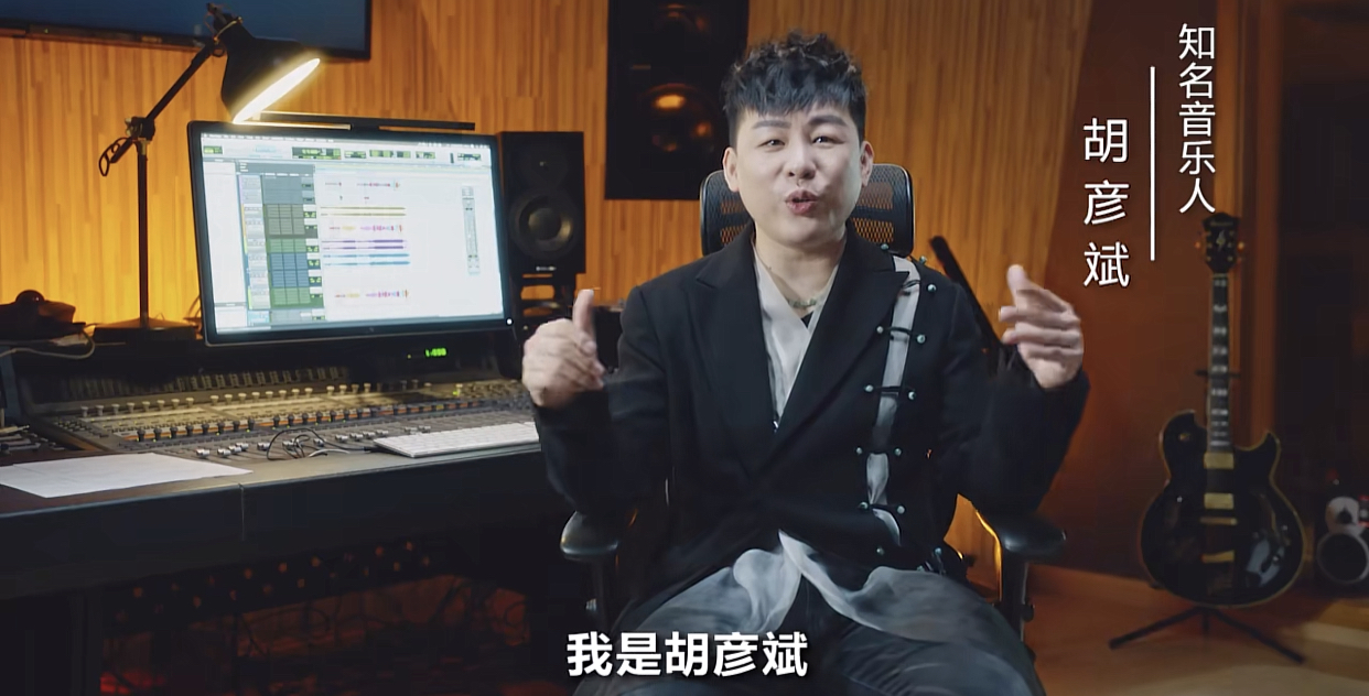 李连杰|李连杰捞金接劣质游戏代言，近照满脸褶子显狰狞，违心说话被吐槽