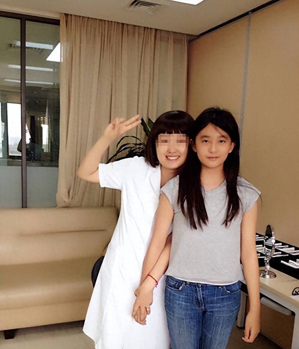 毛阿敏近照,瘦成骨头人,中植系爆雷,毛阿敏及时切割,有智慧啊