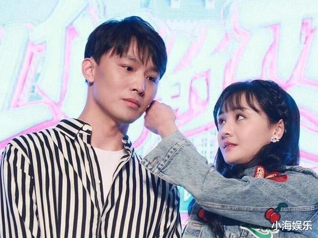 郑爽被判赔付上亿违约金，躲美国带娃不回国，近况身材发福认不出