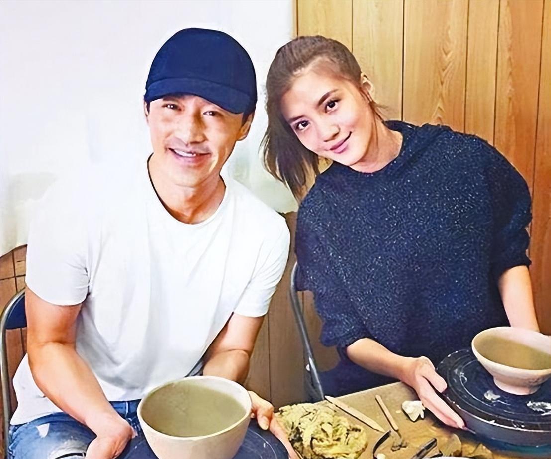 林峰妻子张馨月生照片曝光,毛孔粗大老10岁,和林峰发际线双双上移