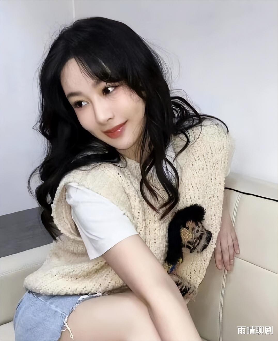 杨紫|大瓜!娱乐圈再曝猛料,狗仔暗示女主疑为杨紫,身陷酒店开房门!