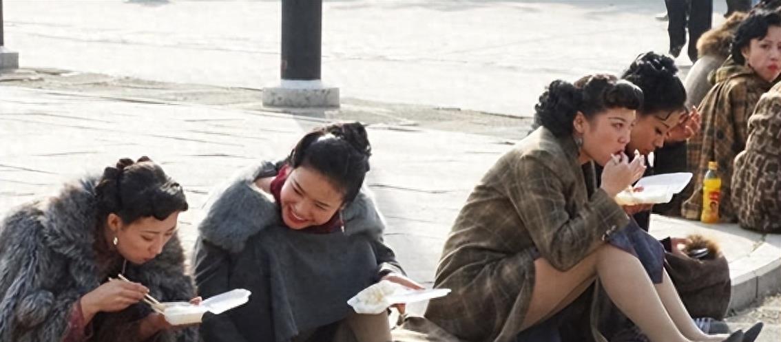 横店20万群演现状:美女泛滥、懒汉光棍遍地,他们的归宿究竟在哪