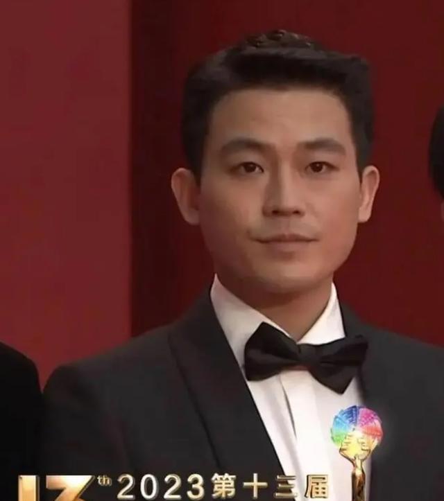 欧豪 欧豪红毯造型被嘲变胖大叔成功瘦身后现身剧组演高中生