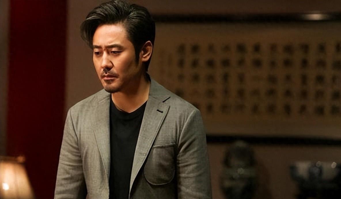 善恶终有报,54岁移居美国的吴秀波,从叔圈顶流变成了发福的大叔!