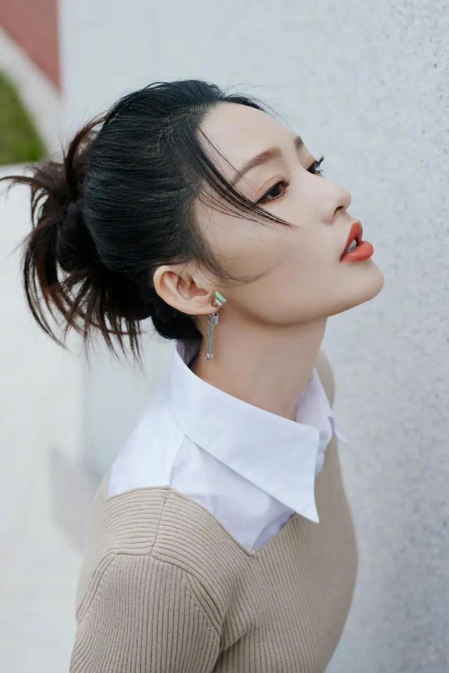 孙怡|3月18日李沁孙怡活动路透,精致穿搭大秀完美身材,性感迷人!