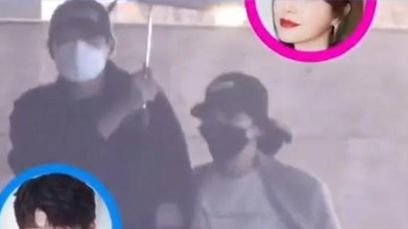 魏大勋|秦岚魏大勋风波后现身，戴情侣帽同撑一把雨伞，全程手挽手显亲密