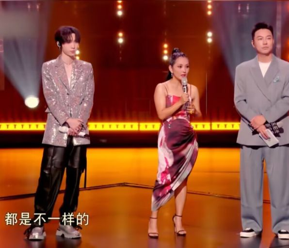 何洁参加《天赐4》,在台上开怼评委,不接受对方意见遭吐槽