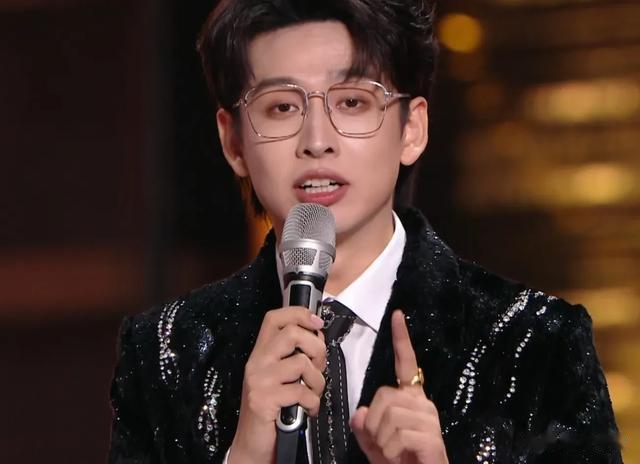 湖南卫视|何炅老了，齐思钧稳了：一场跨年晚会看清芒果台15位主持人新形势