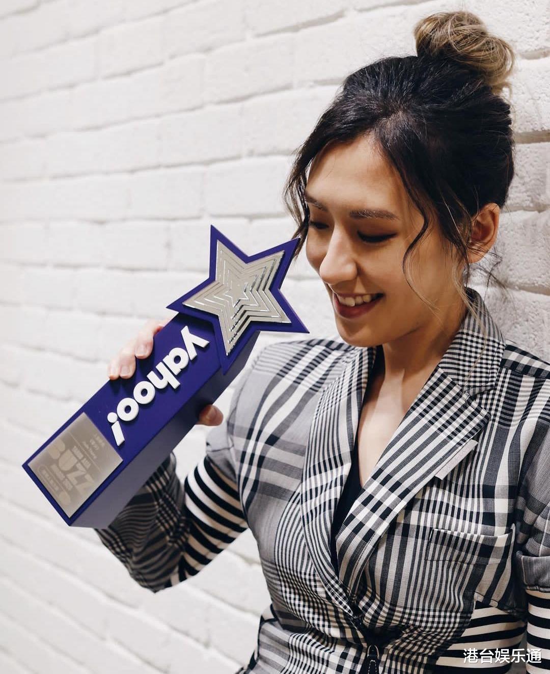 加盟华纳十年被忽略，香港歌手熬完合约即发文：我仍不知名且贫穷