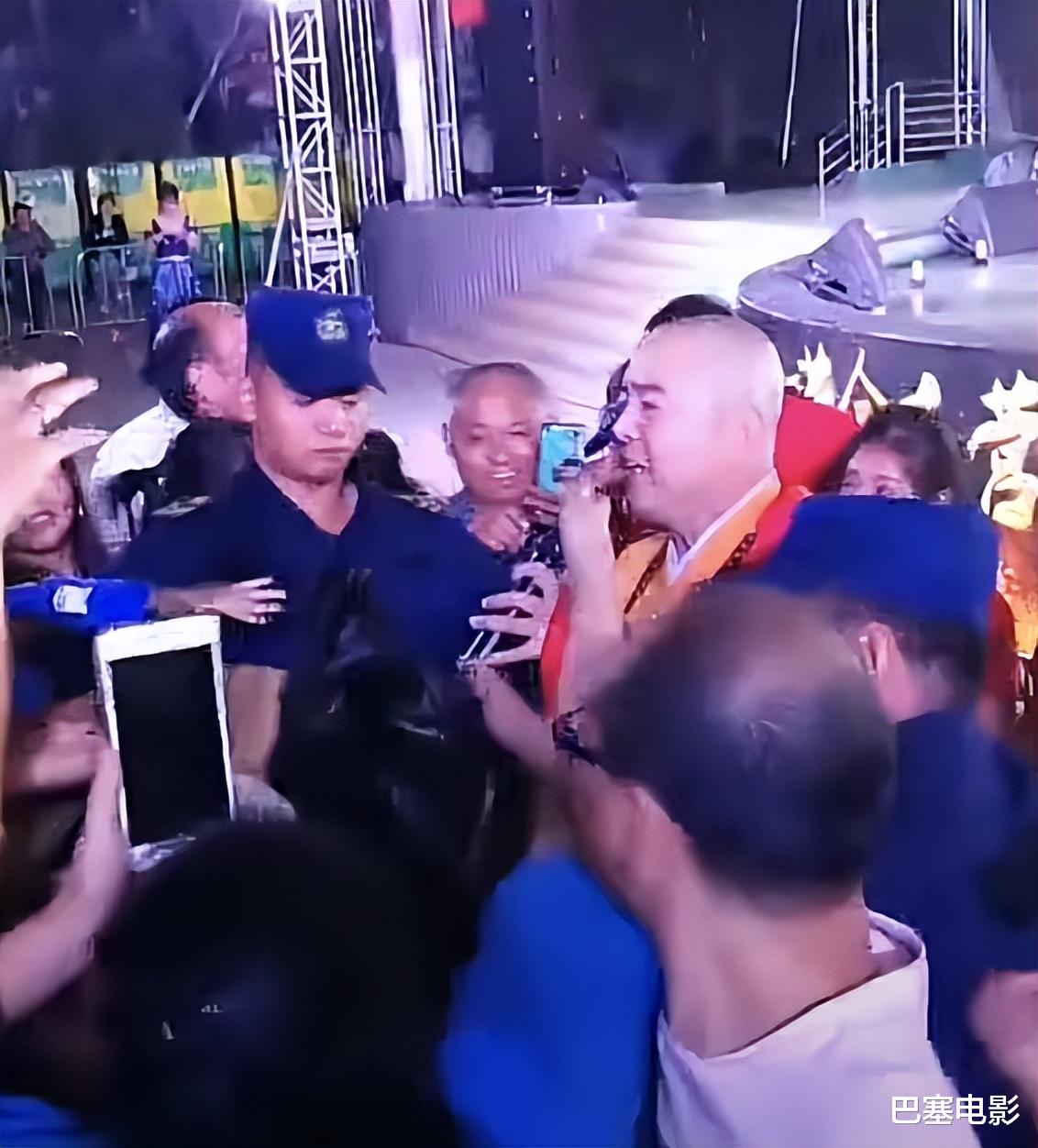 莫妮卡·贝鲁奇|过气演员的窘况：县城忙走穴、直播用怪招，晚节不保，何必呢