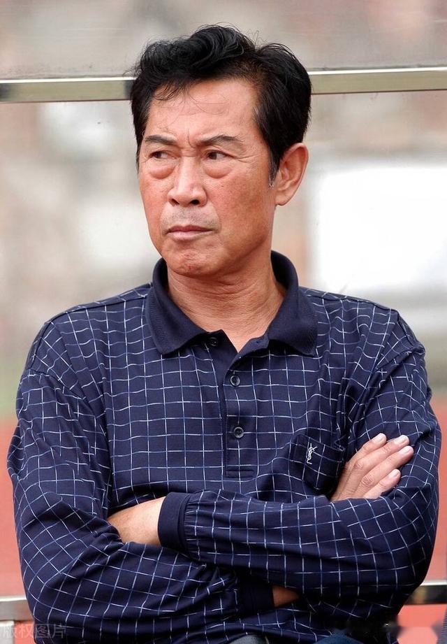 证的优秀前辈来佐证,因此戚务生此次出现应该是以挂帅教练的身份出现