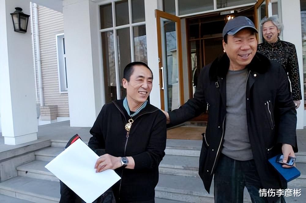 张艺谋:“一代国师”跌落神坛,晚节不保,文艺人设都是伪装的!