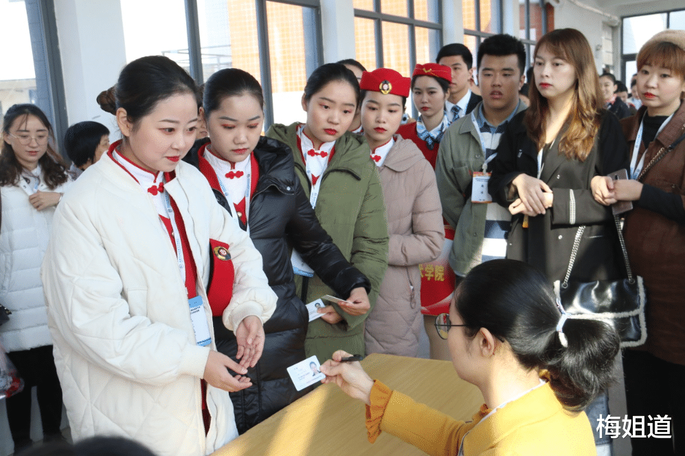 清明节|职业学校是养身体的?某校清明放假七天被讽刺,是谁戴着有色眼镜