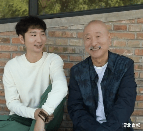 陈佩斯|母亲去世还娱乐?陈佩斯一家被批没孝心,不顾传统戴红围巾、旅游