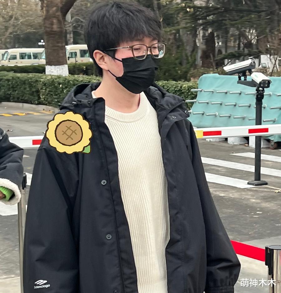 杨幂双台春晚忙不停,身穿平价皮草现身录制,同款被卖断货