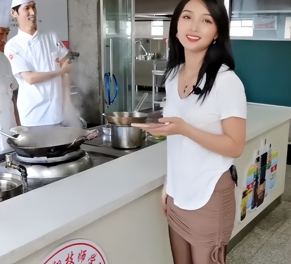 常务委员会|\擦边\招生渐成职业学校招生主流, 蓝翔也不免俗, 只为吸引男生报考