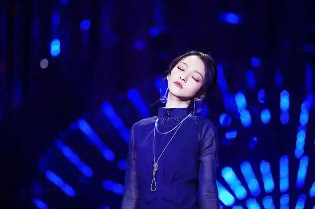 张韶涵|41岁张韶涵演唱会美炸热搜，网友：怎么会有人比动漫还夸张？？