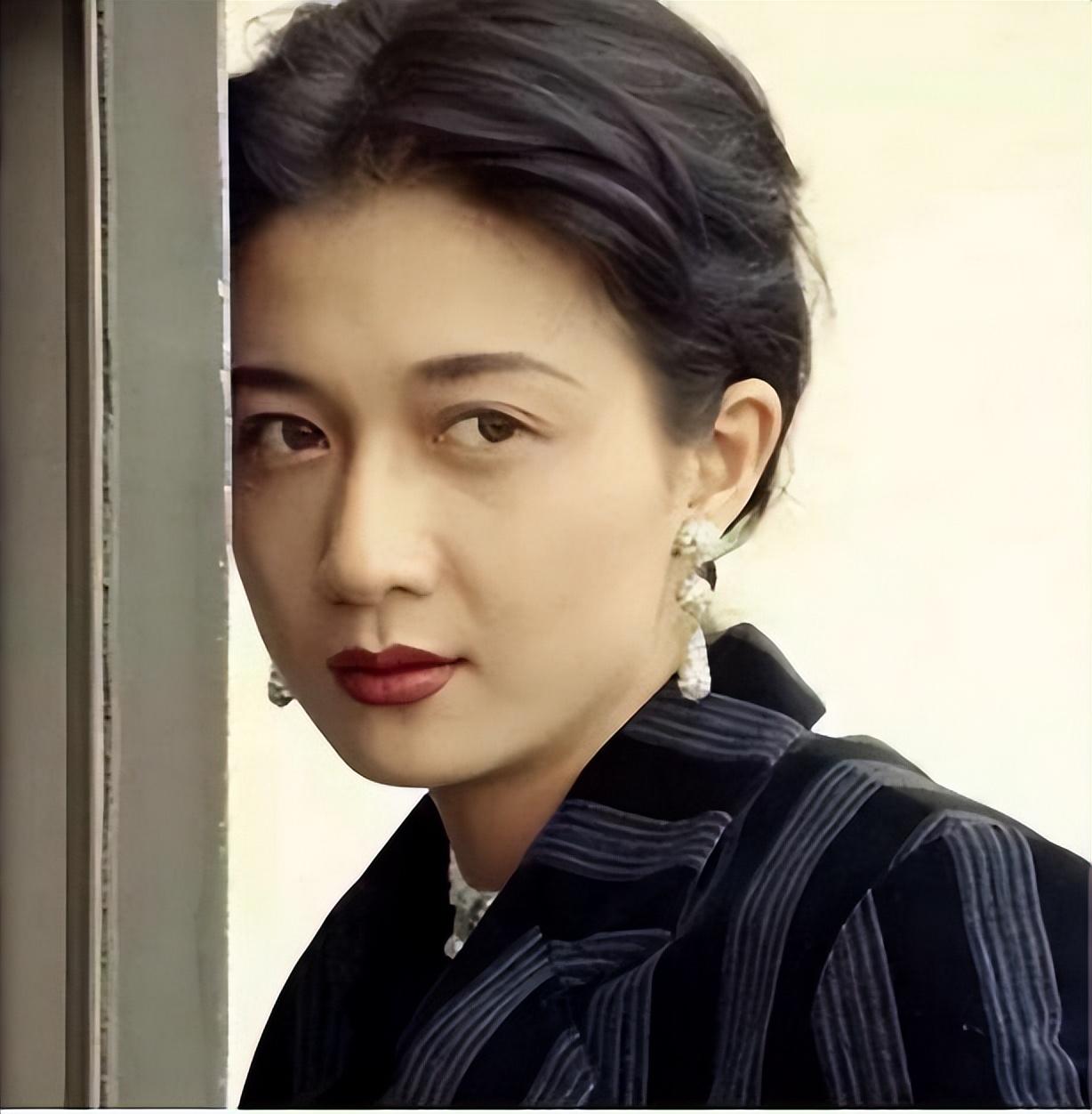 吴绮莉的报复:生女已有23年,成龙不承认,母女恩怨越来越深