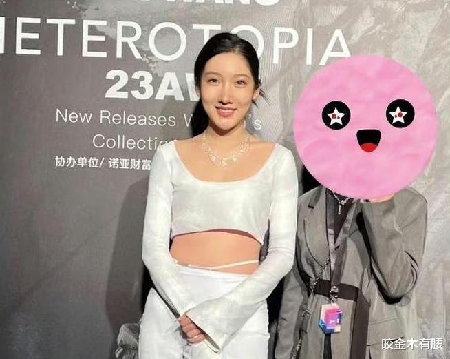 都美竹|都美竹亮相时装周，前脚被嘲P图痕迹重，后脚被曝不在受邀名单中