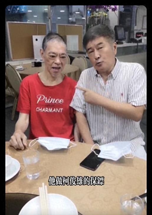 77岁香港戏骨瘦到脱相,全身皮包骨目光呆滞,至今还在火锅店里工作