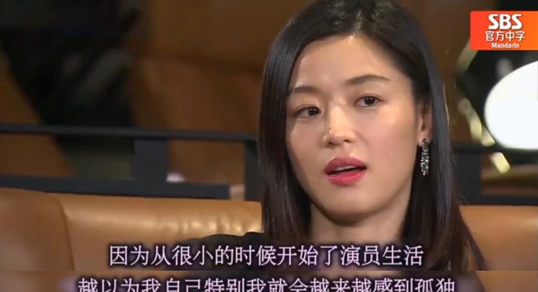 消失几年复出即巅峰，顶级咖位都不敢叫她小名，她凭啥人见人爱？