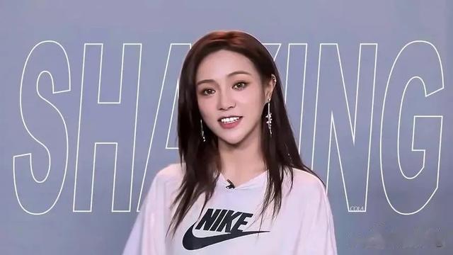 周雨彤|杨幂和ab资源降级明显？孙千周雨彤资源竞争？能说说周依然？