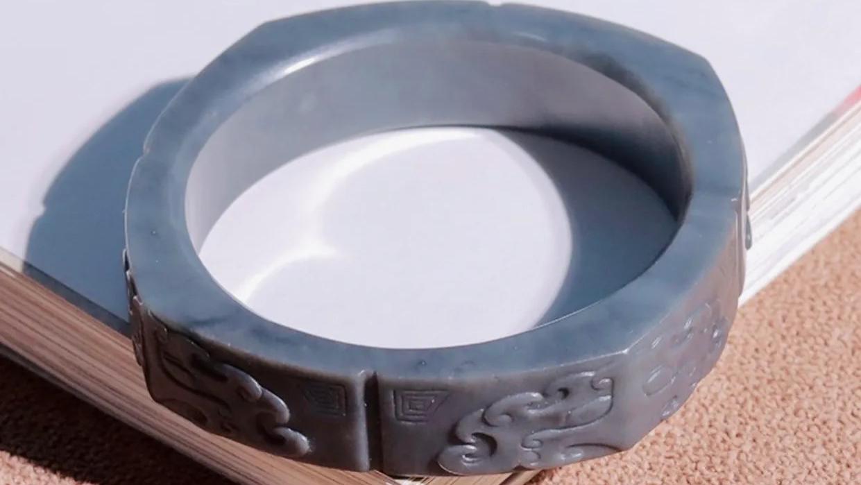 |最有收藏价值的和田玉手镯，为什么不能成为玩家首选？