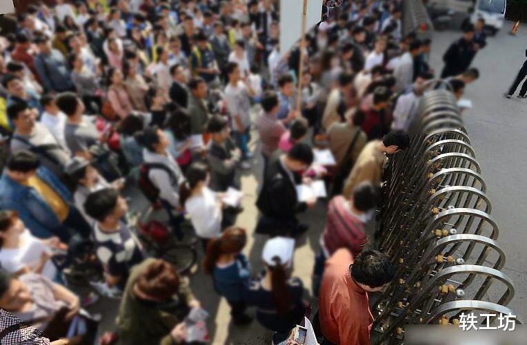 教师|湖北公开招聘11653名中小学教师，40岁以下可以考，机会来了