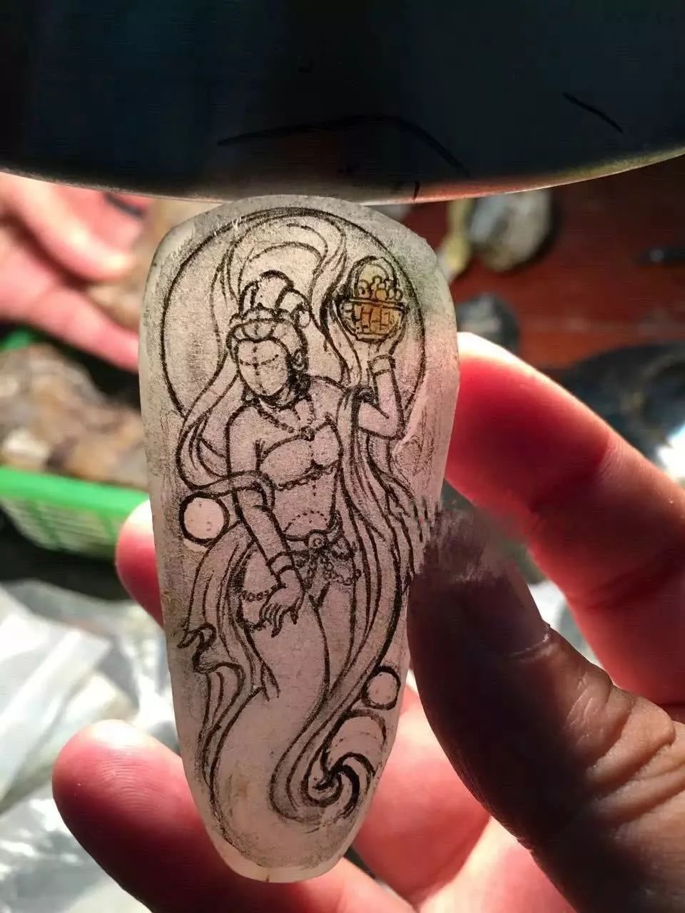 翡翠|一块莫西沙场口的翡翠原石，记录顽石到璞玉的蜕变过程
