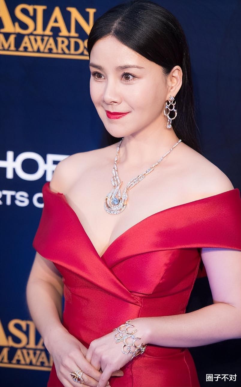 整容脸上镜有多垮？这就是张艺谋，坚决不用整容脸的原因吧