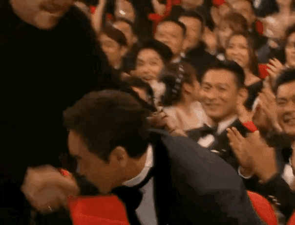 黄秋生成功重回港圈,晒和吴镇宇刘青云合照,称是兄弟会