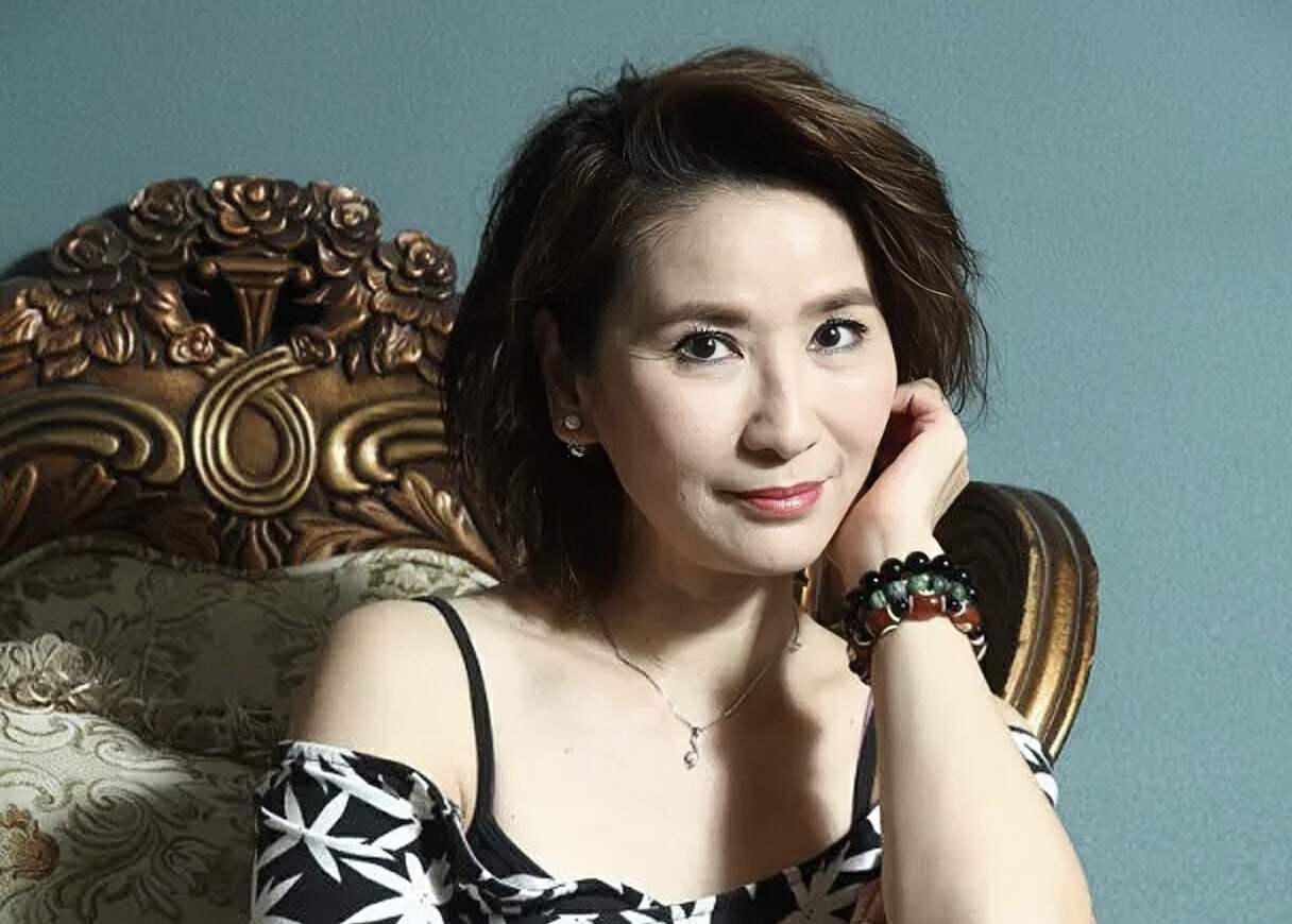 TVB知名女星直播人气惨淡,分手遭报复,内衣照泄露事业尽毁