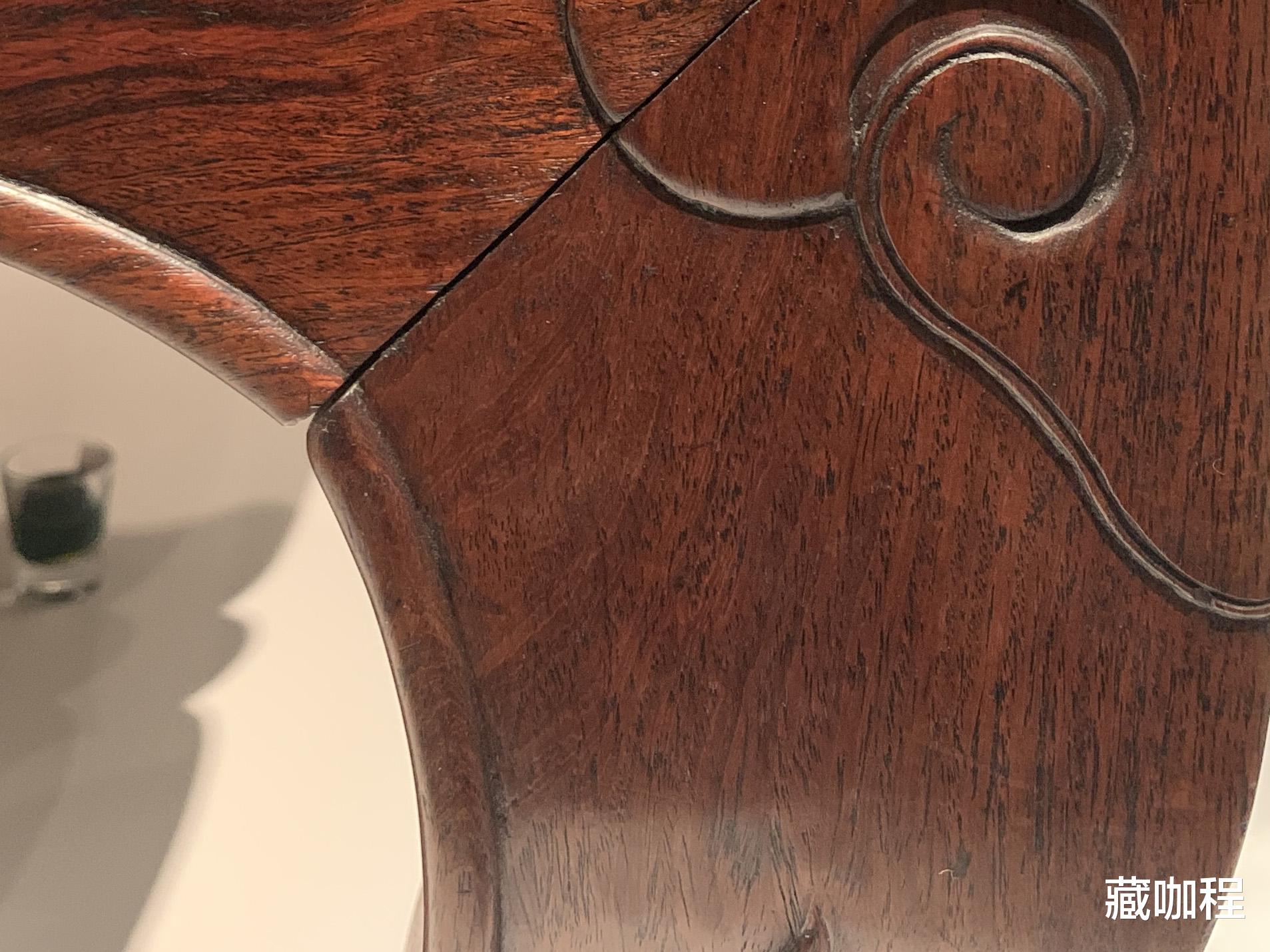 |集黄花梨特征于一身,架子床大料上出现锯齿纹