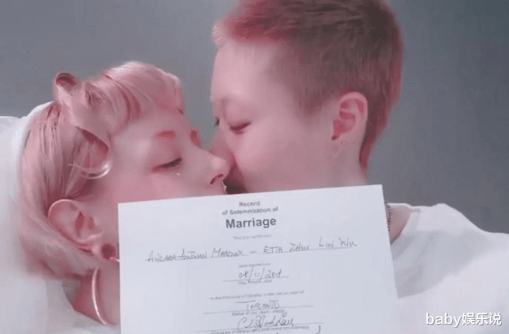 成龙|同是成龙基因,林凤娇儿子和吴绮莉女儿一对比,差距一目了然