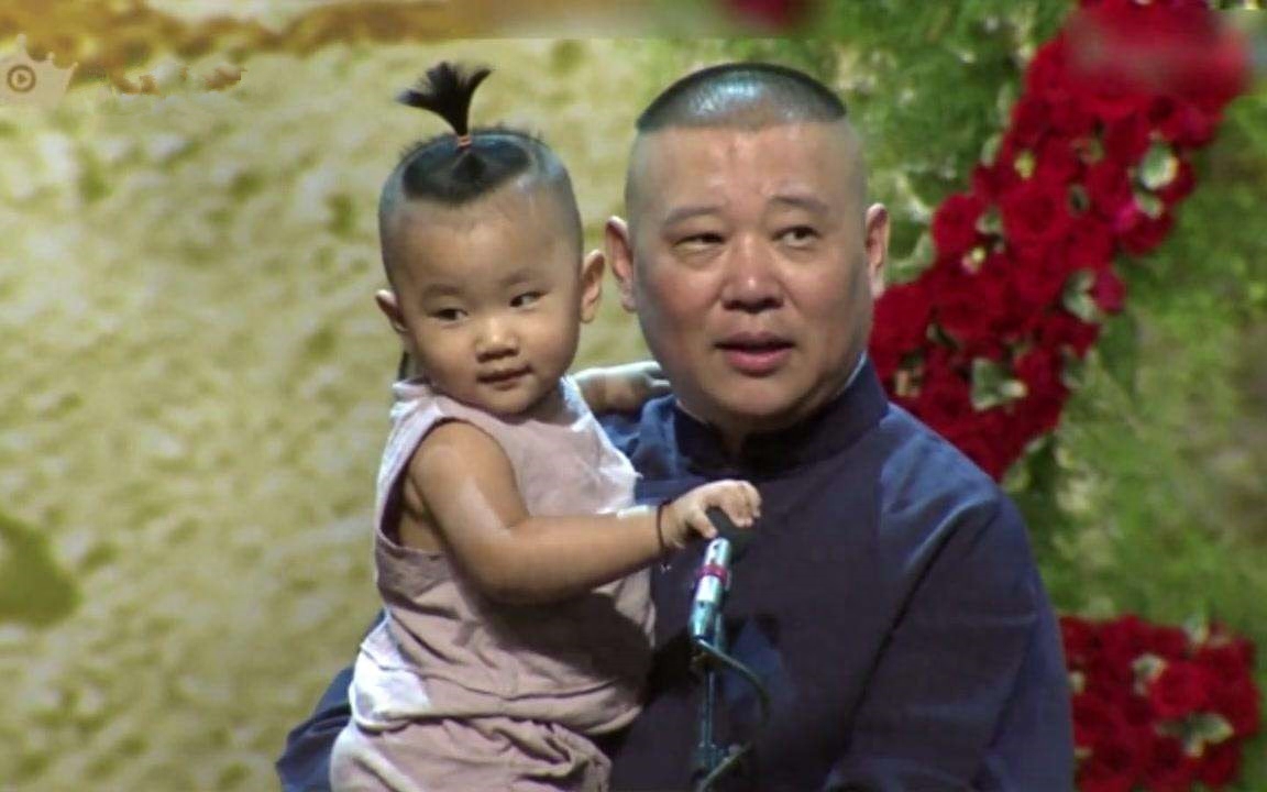 曝郭德纲移民澳洲住富人区,全家穿睡衣出门,8岁儿子不上学争议