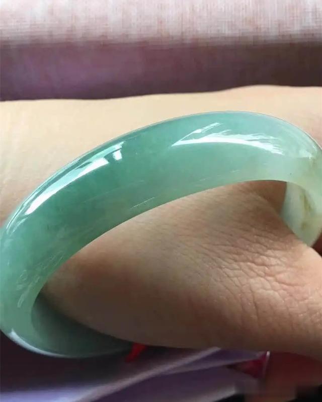 翡翠|健康玩翡翠:什么是油青翡翠?