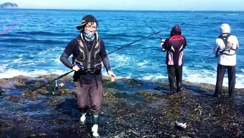 |潜水男子被当成大鱼钓上岸,网友:钓鱼佬除了鱼啥也能钓到