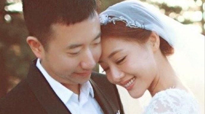 演员邓家佳：相恋10年步入婚姻，离婚5年后，事业爱情双丰收