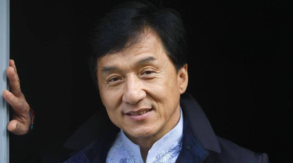 成龙变更100亿遗嘱!这次房祖名“输”惨了,小龙女赢麻了!