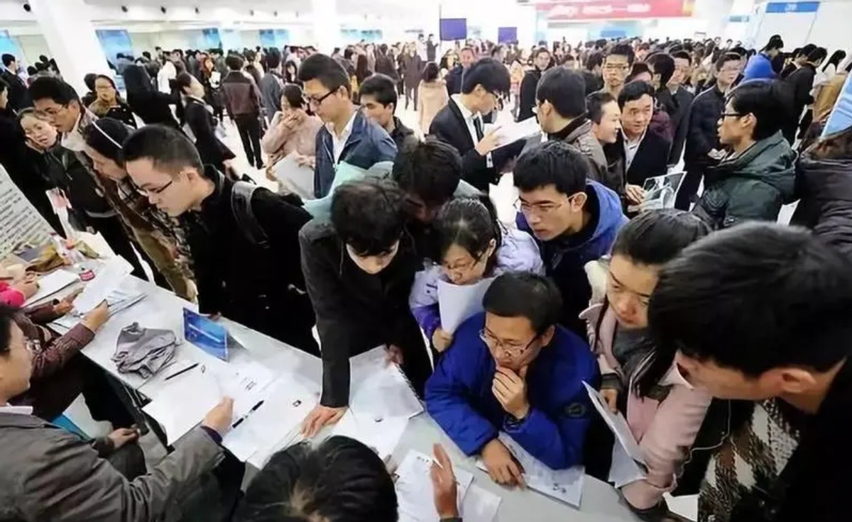 大学生|“没人想做拉磨的驴”,复旦教授观点引热议,言辞犀利一针见血