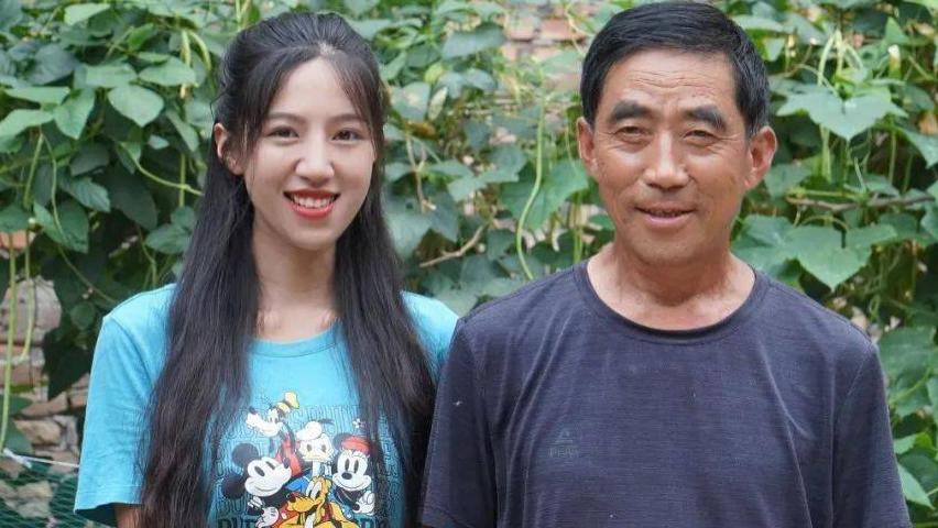 麦小登|结婚仅5天，网红麦小登与老公开启直播带货，向粉丝们挥起了镰刀