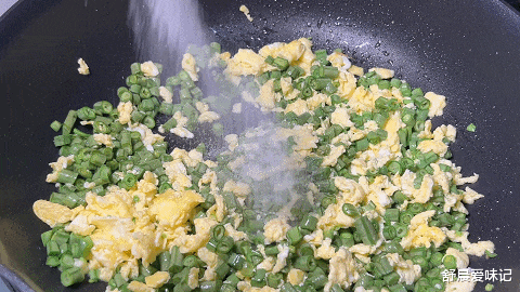 美食教程|喜欢吃长豆角,又喜欢吃面食的可以试试这道美味,既是菜又是饭呢