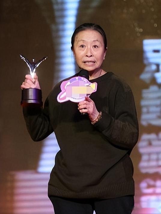 临终前不将遗产留给儿子,却托付给了胡歌,张少华为何这样做?