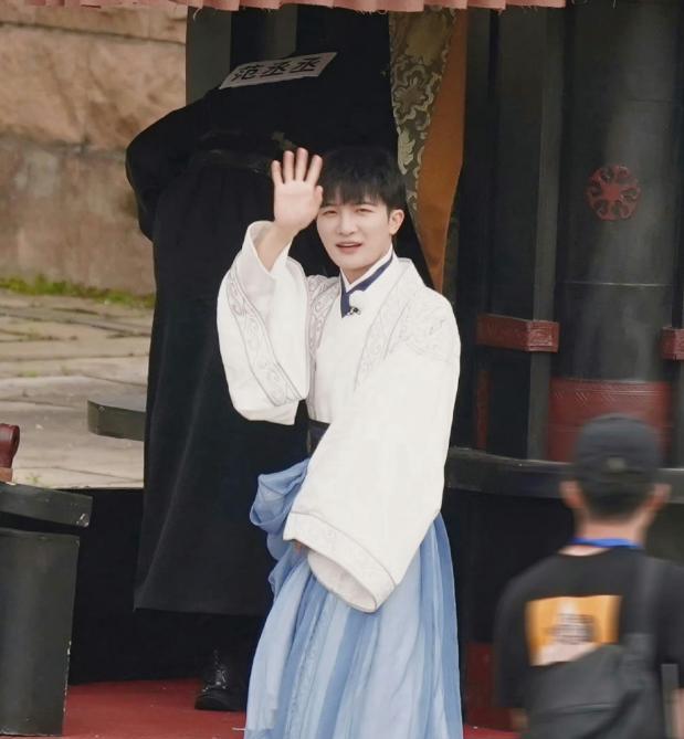 周深|奔跑吧:周深专访,隔空表白歌迷,正能量发言,引起网友强烈共鸣