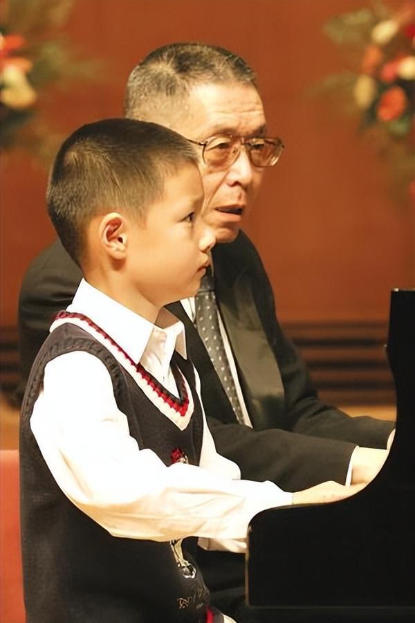 孙颖:41岁嫁入豪门,44岁为81岁的老公生下个女儿,如今二胎成功