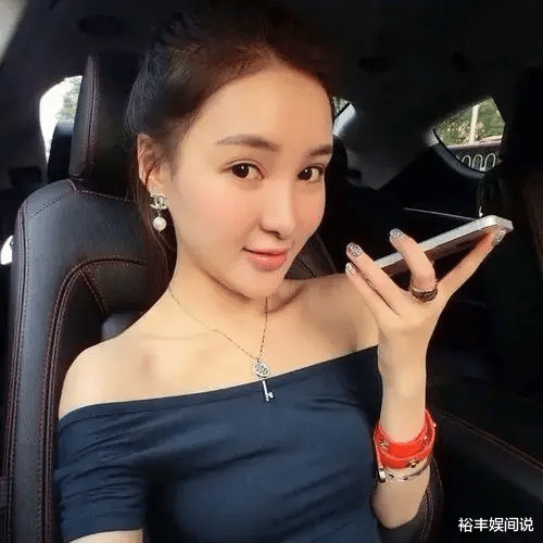 郭美美出狱后动态曝光!前往医院做整形,近照眼睛微凸染灰色头发